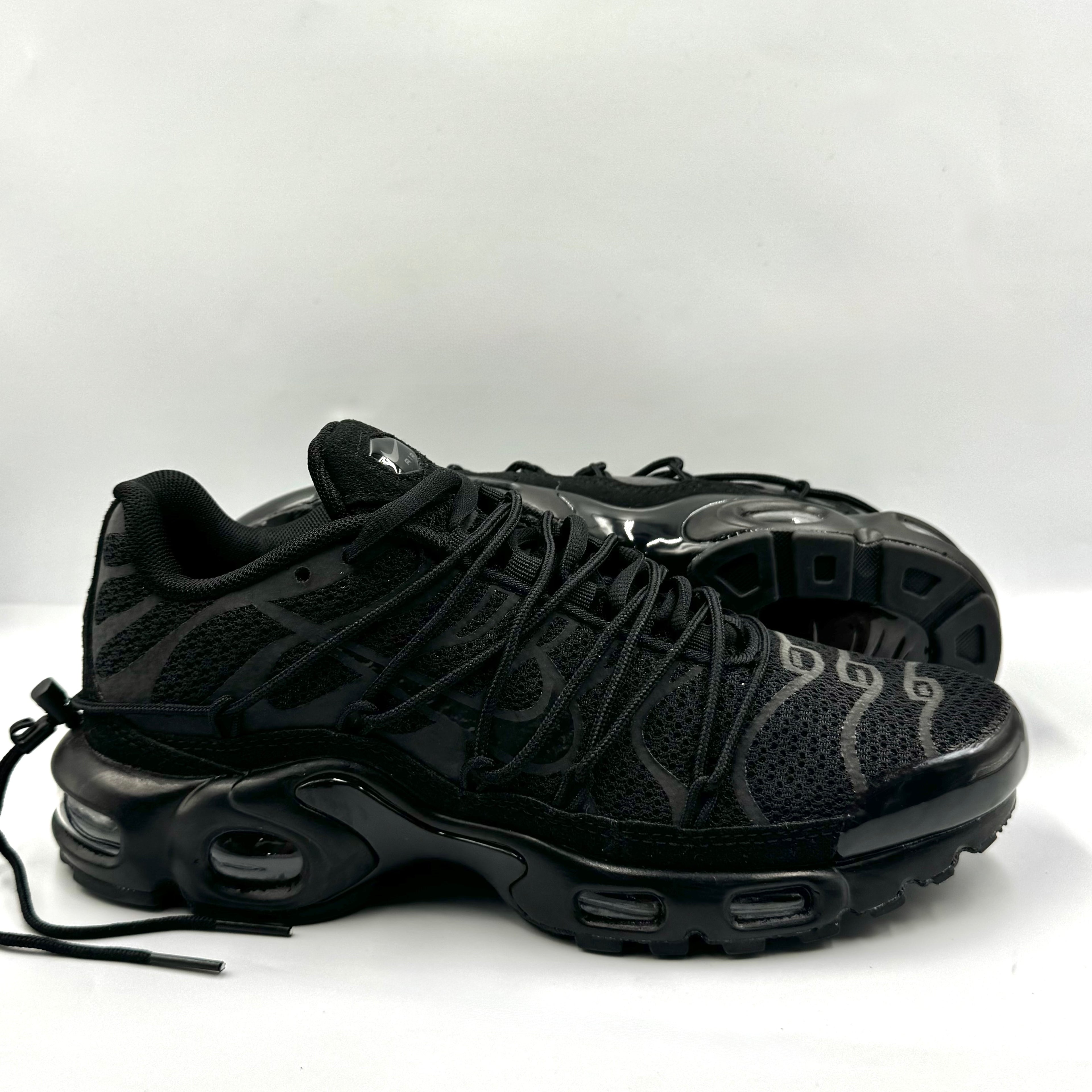 TN AIR UTILITY BLACK ( SUPER GOOD )