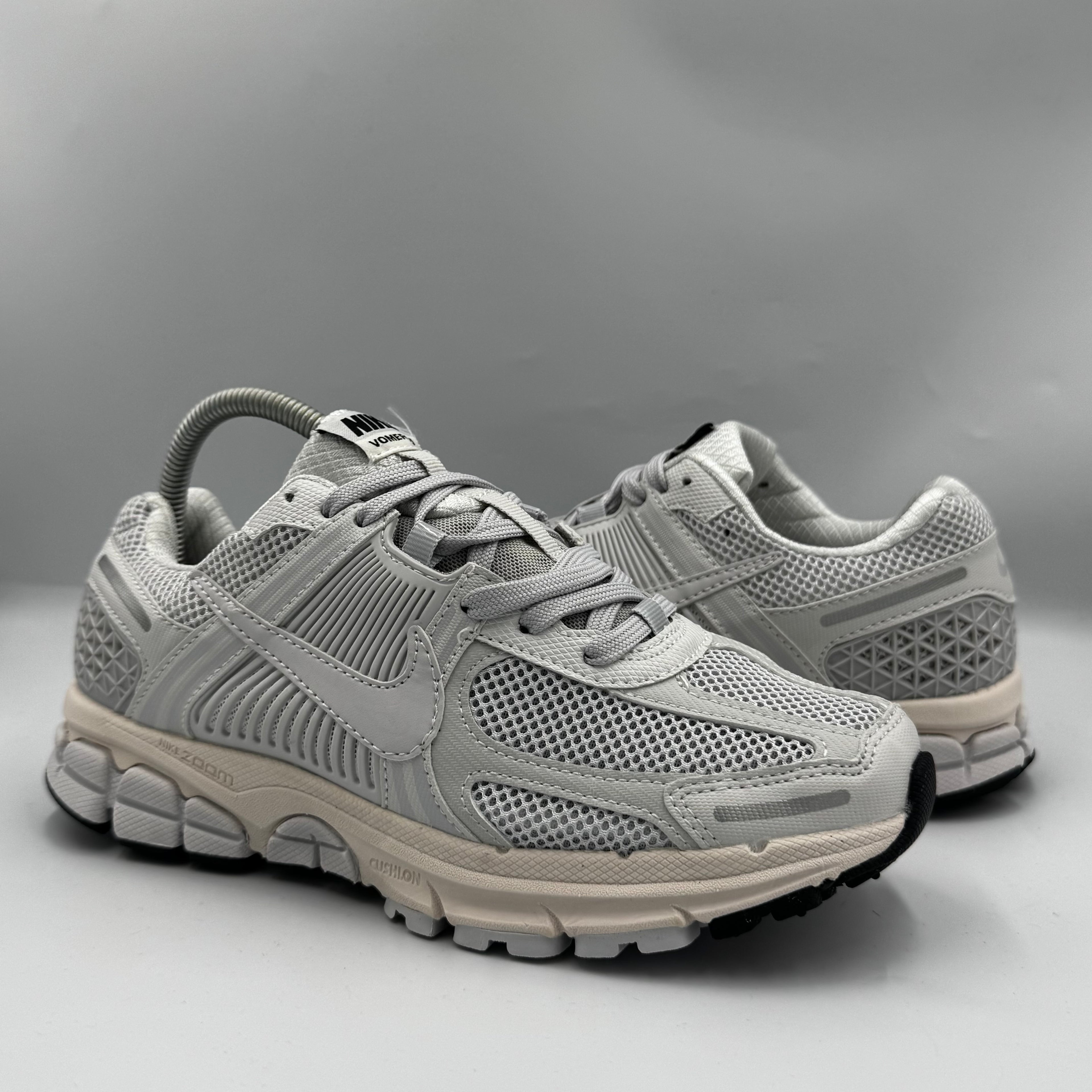 NIKE ZOOM VOMERO 5 GREY