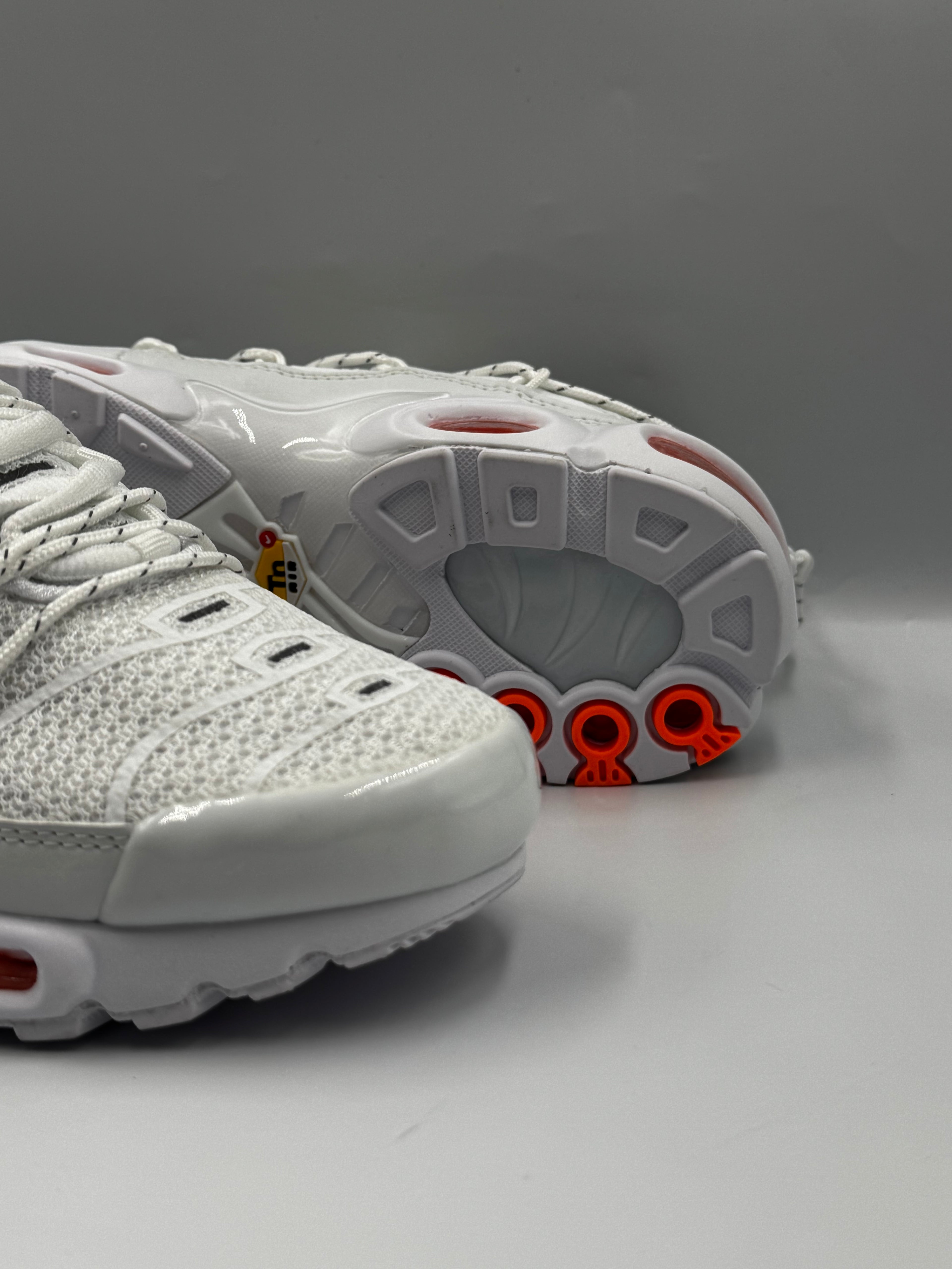 TN AIR UTILITY WHITE ( SUPER GOOD )