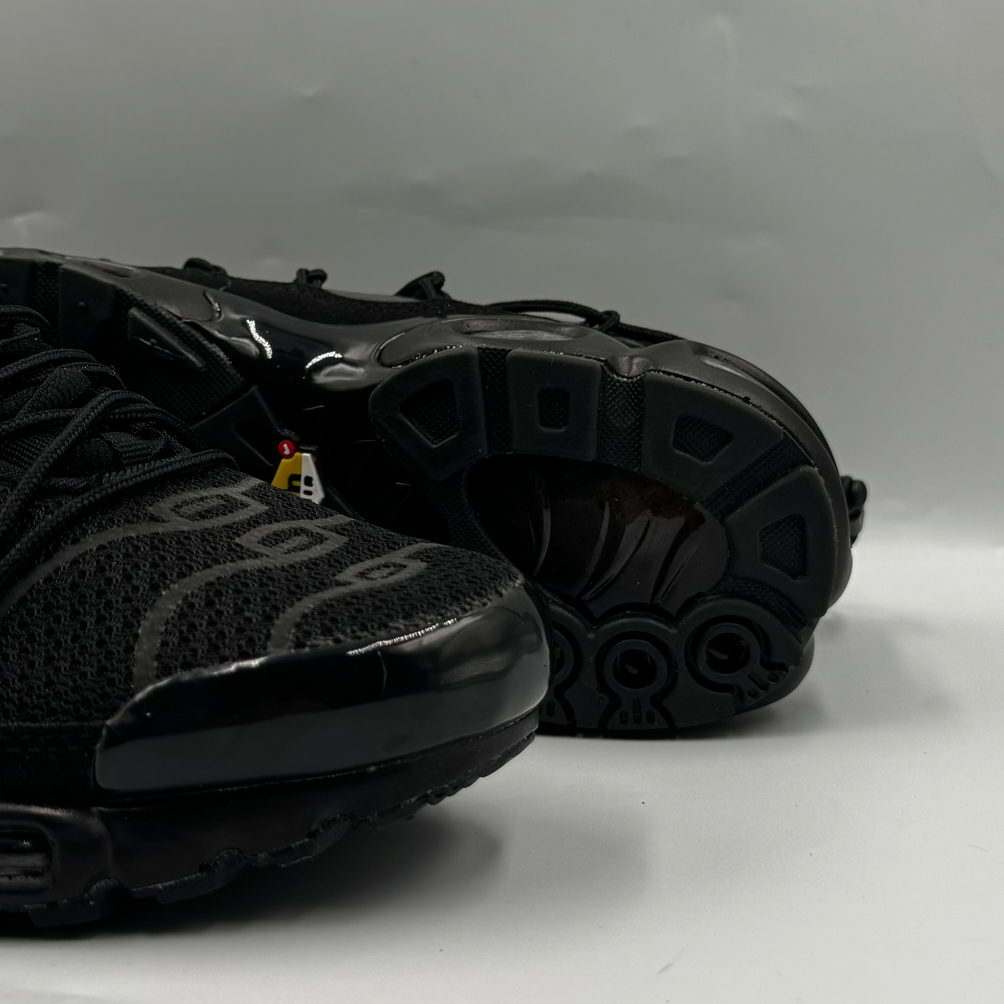 TN AIR UTILITY BLACK ( SUPER GOOD )