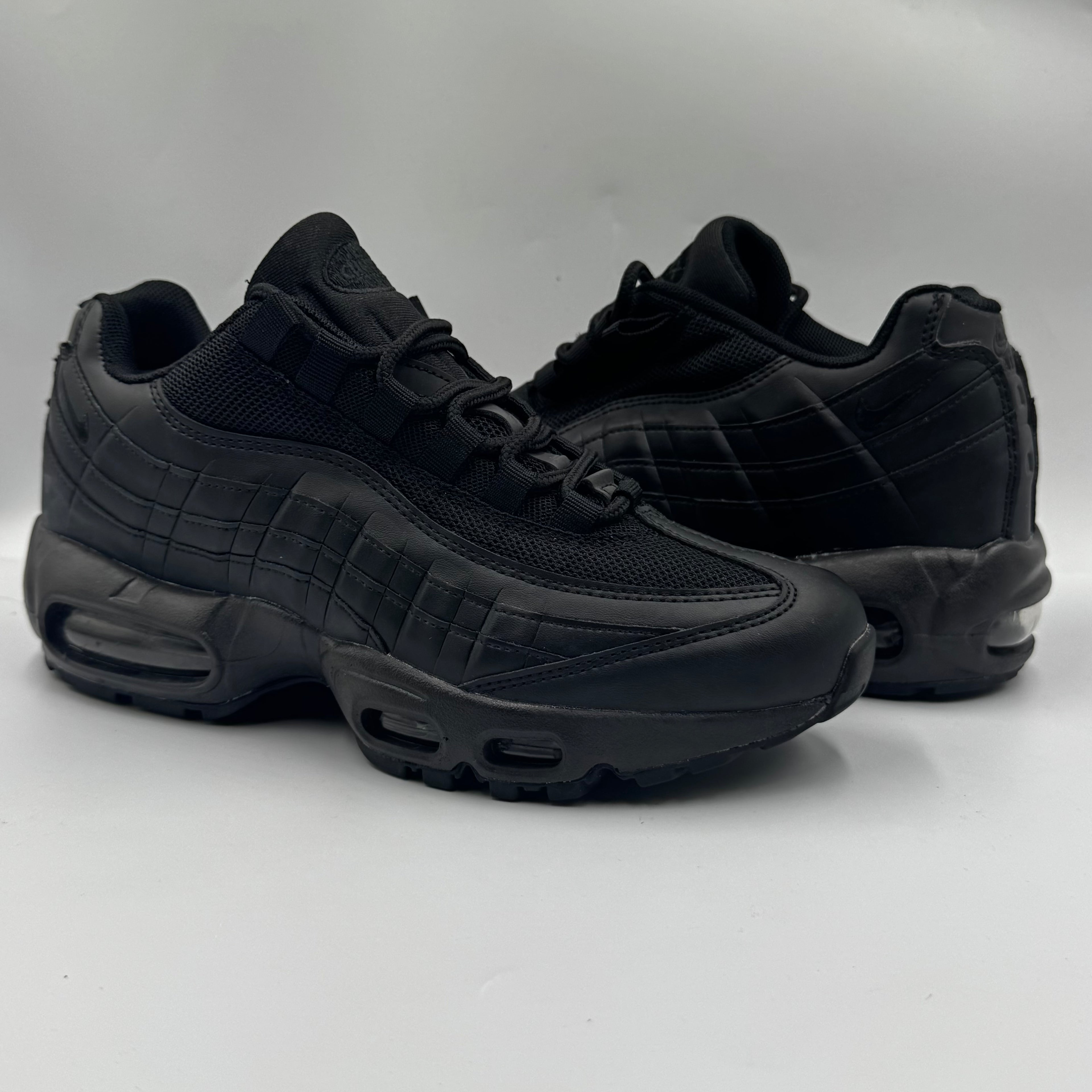 AIR MAX 95 TRIPLE BLACK