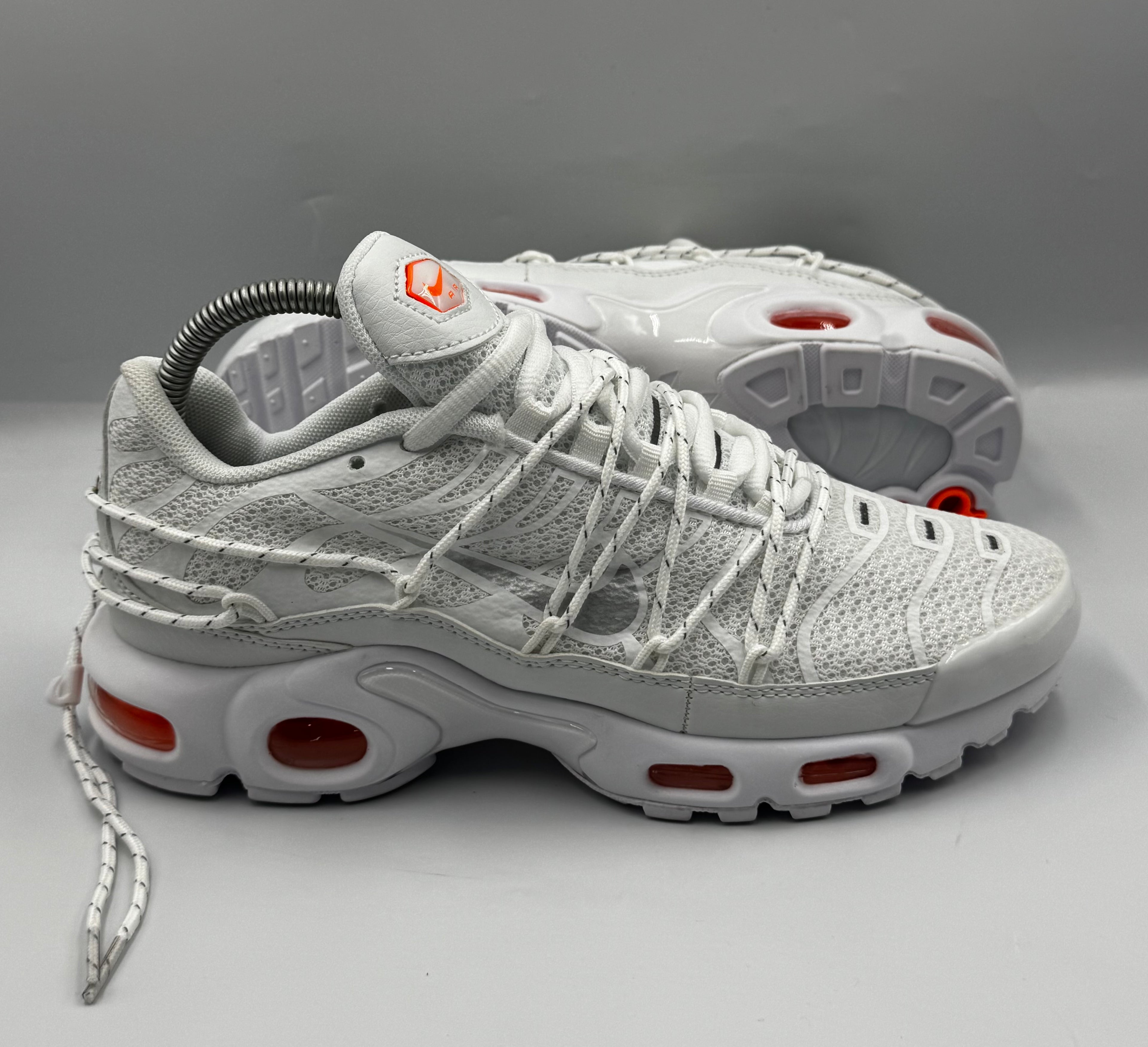 TN AIR UTILITY WHITE ( SUPER GOOD )