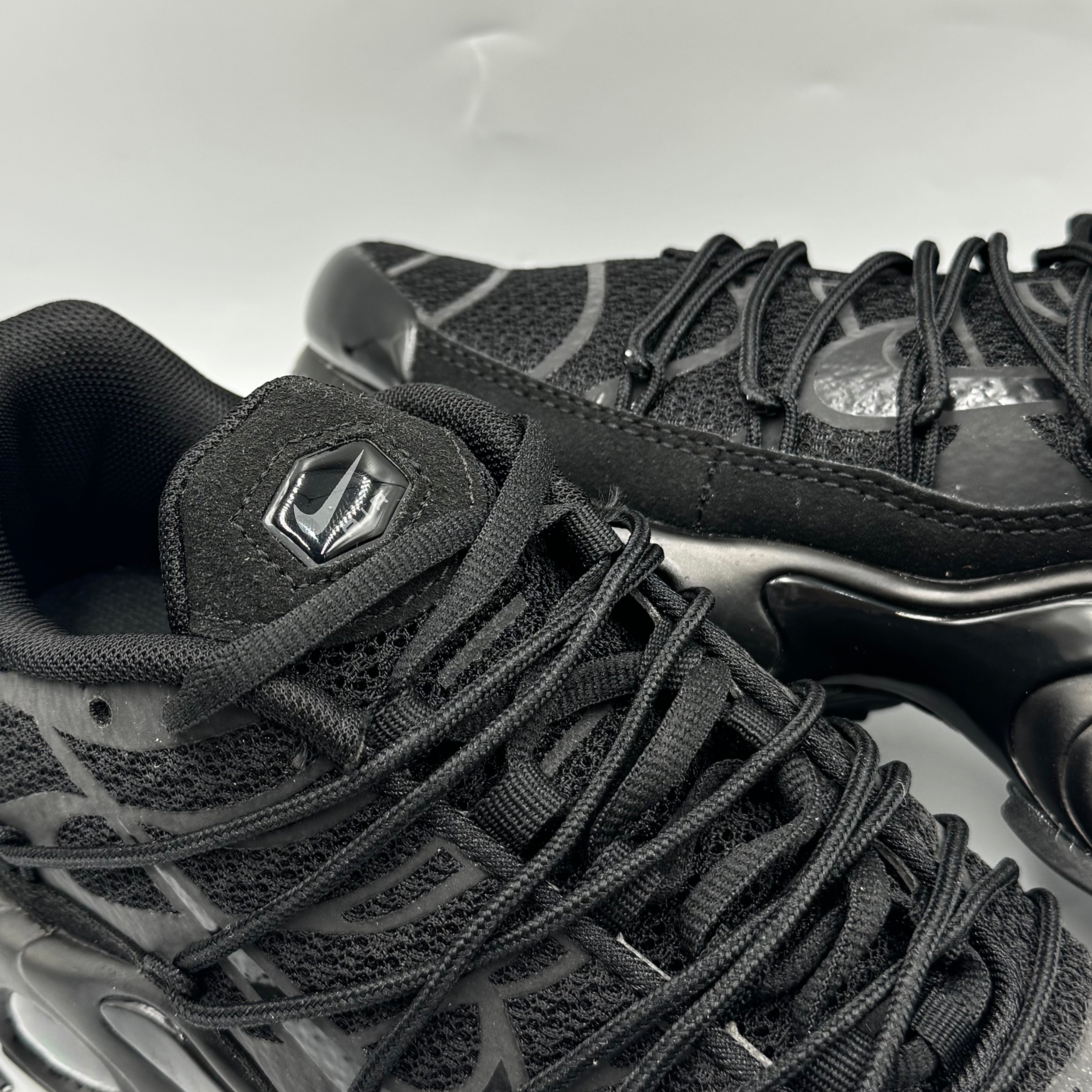 TN AIR UTILITY BLACK ( SUPER GOOD )